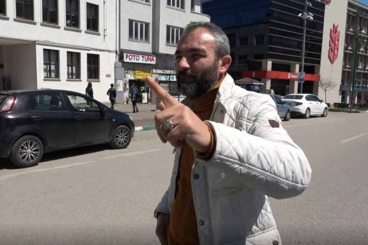 Bursa'da ikinci sokağa &ccedil;ıkma cezasını yedi, tutanağı yırtıp yere attı