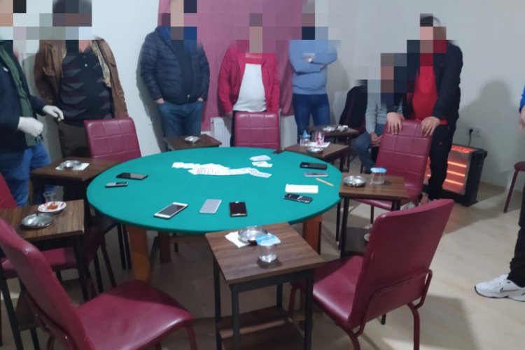Kumar oynarken su&ccedil;&uuml;st&uuml; yakalandılar!
