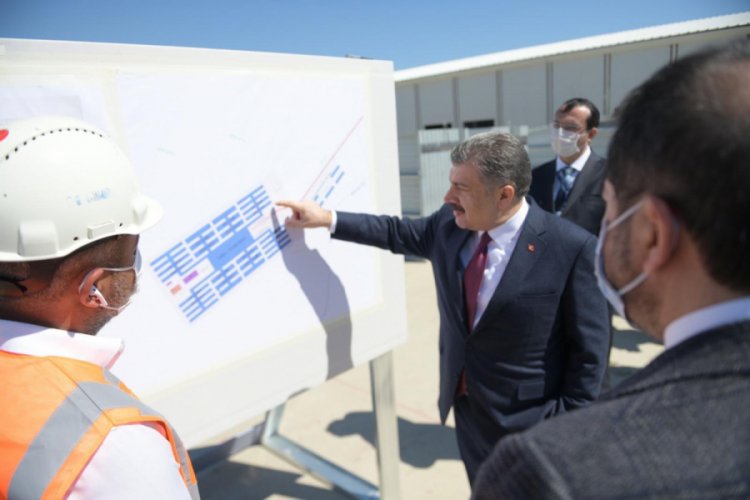 Bakan Koca'dan Sancaktepe'de yapımı s&uuml;ren hastanede inceleme