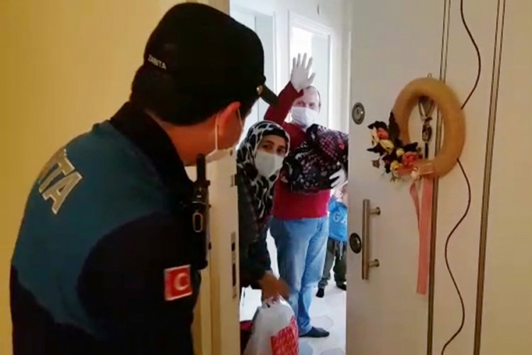 Bursa'da sokağa &ccedil;ıkma yasağında d&uuml;nyaya gelen Azra bebeğin ailesine yardım