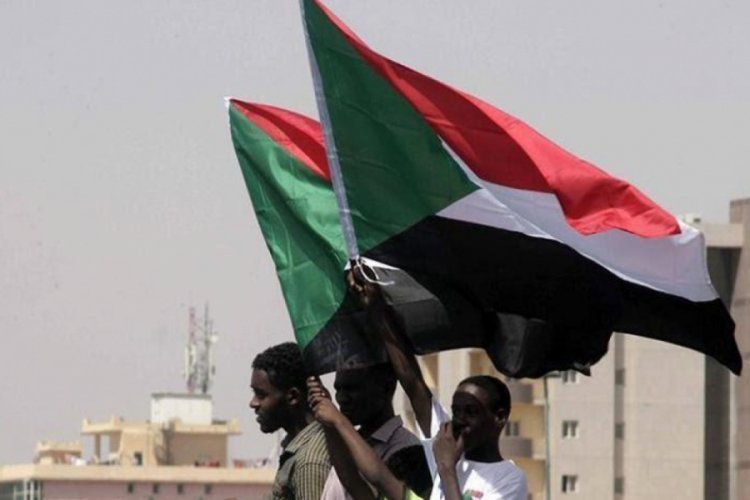 Sudan'ın başkenti Hartum'da 3 haftalık sokağa &ccedil;ıkma yasağı