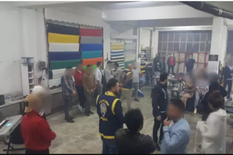 Ankara'da ka&ccedil;ak pavyon eğlencesi