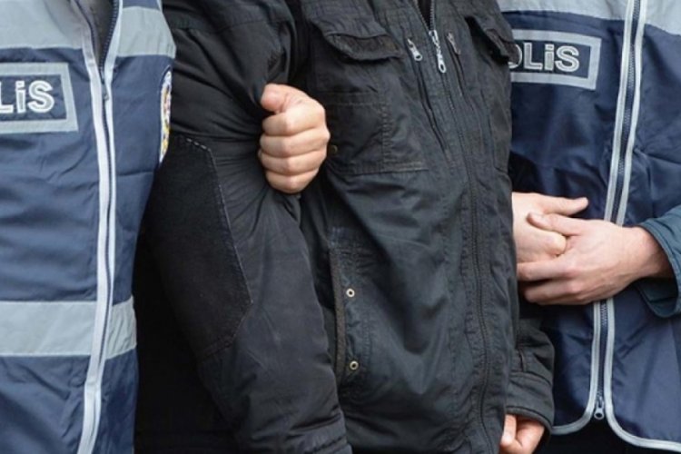 Hapis cezasıyla aranan kişi, sokağa &ccedil;ıkma kısıtlamasını ihlal edince yakalandı