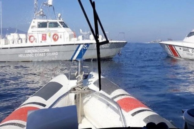 Yunan botu T&uuml;rk karasularından s&uuml;r&uuml;lerek &ccedil;ıkarıldı!