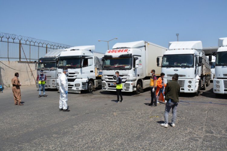 Habur Sınır Kapısı'nda 'temasız' form&uuml;lle 83 bin ara&ccedil; giriş ve &ccedil;ıkış yaptı