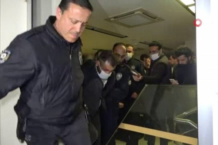 Bankanın camını kırarak i&ccedil;eri giren zanlının ifadesi şok etti