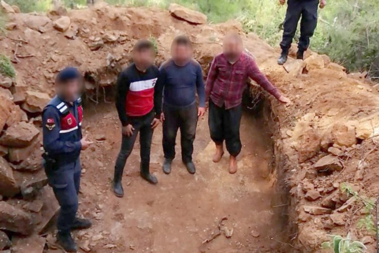 Sokağa &ccedil;ıkma kısıtlamasını fırsat bilen defineciler jandarmaya yakalandı