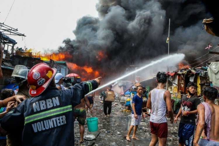 Filipinler'de yangın: 500 aile evsiz kaldı