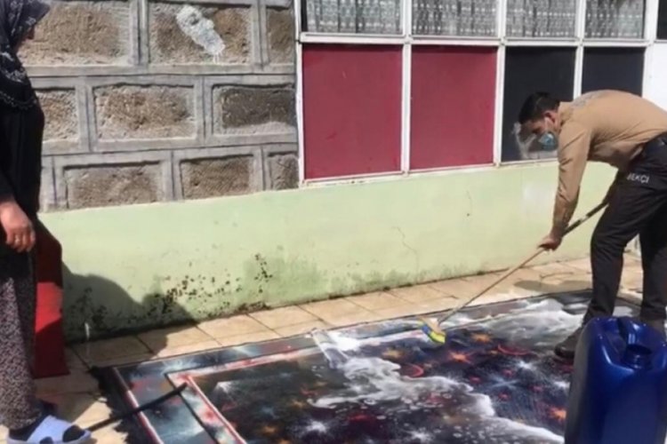 Teyzenin yardımına bek&ccedil;i koştu