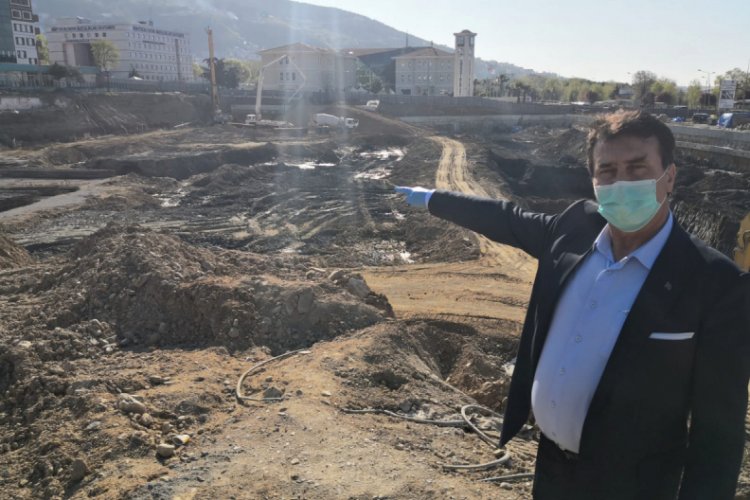 Bursa Osmangazi Meydanı'nda &ccedil;alışmalar s&uuml;r&uuml;yor