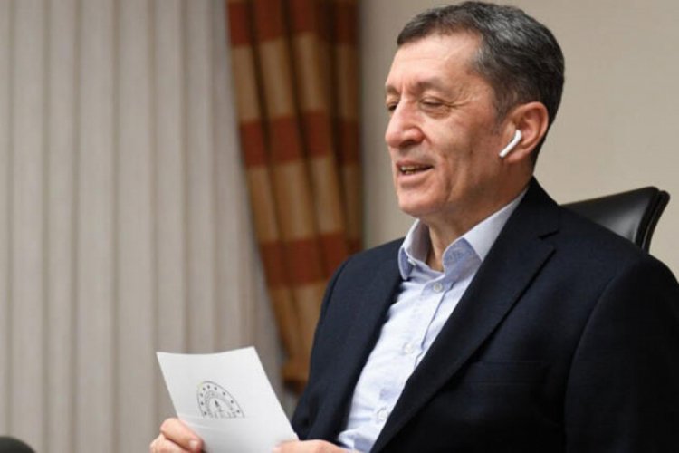 Bakan Sel&ccedil;uk'tan y&uuml;z binlerce &ouml;ğrencinin merak ettiği soruya yanıt!