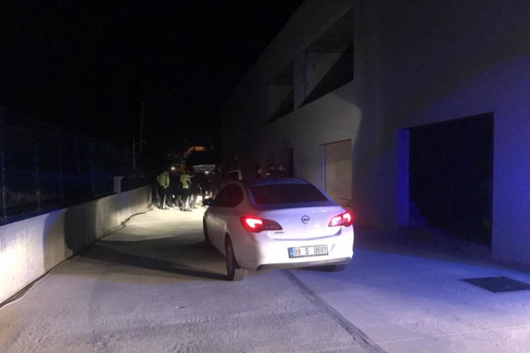 Dur ihtarına uymayan s&uuml;r&uuml;c&uuml; 35 kilometre ka&ccedil;abildi