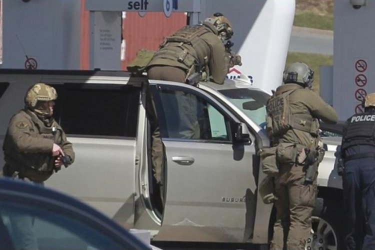 Kanada'da silahlı saldırı: 16 &ouml;l&uuml;