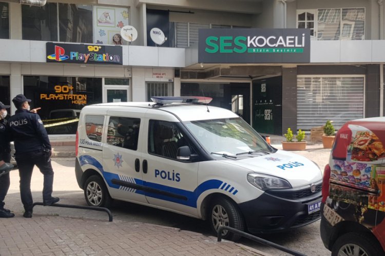 İzmit'te yerel gazetenin binası kurşunlandı