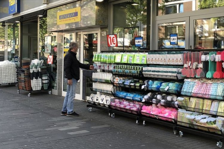 Almanya'da Kovid-19 &ouml;nlemleri gevşetilmeye başlandı