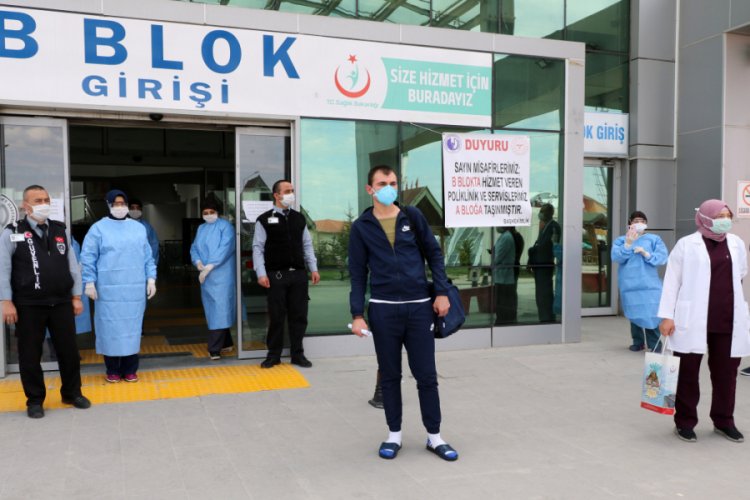 Afyonkarahisar'da koronavir&uuml;s&uuml; yenen 20'nci hasta taburcu oldu