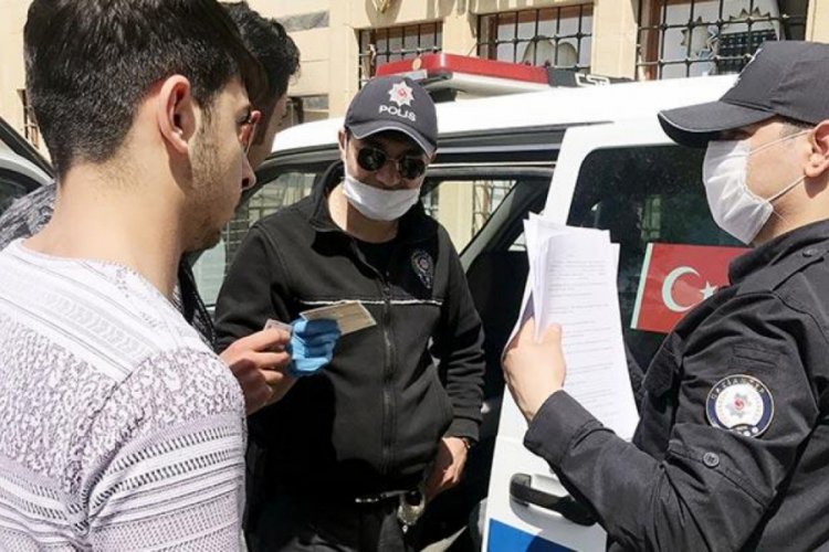 Sokağa &ccedil;ıkan 20 yaş altı gen&ccedil;lere ceza yağdı