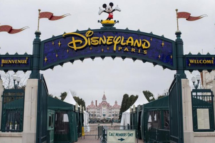 Disneyland parklarında &ccedil;alışan 100 bin iş&ccedil;inin maaşları kesilecek