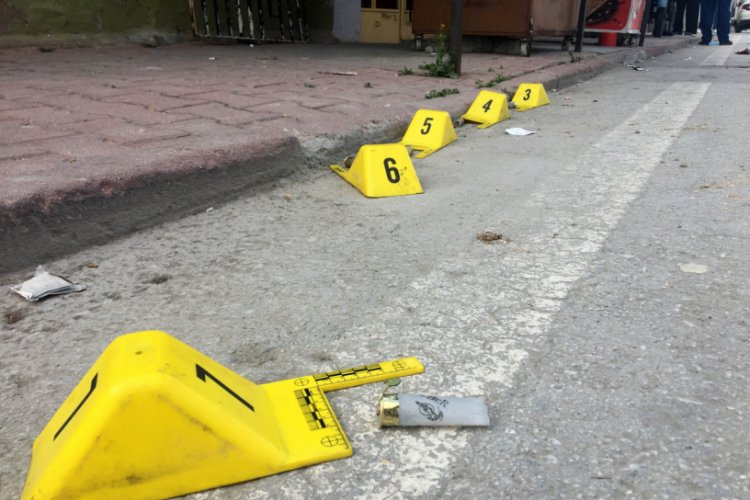 Hafif ticari ara&ccedil;tan pompalıyla ateş a&ccedil;ıldı: 5 yaralı