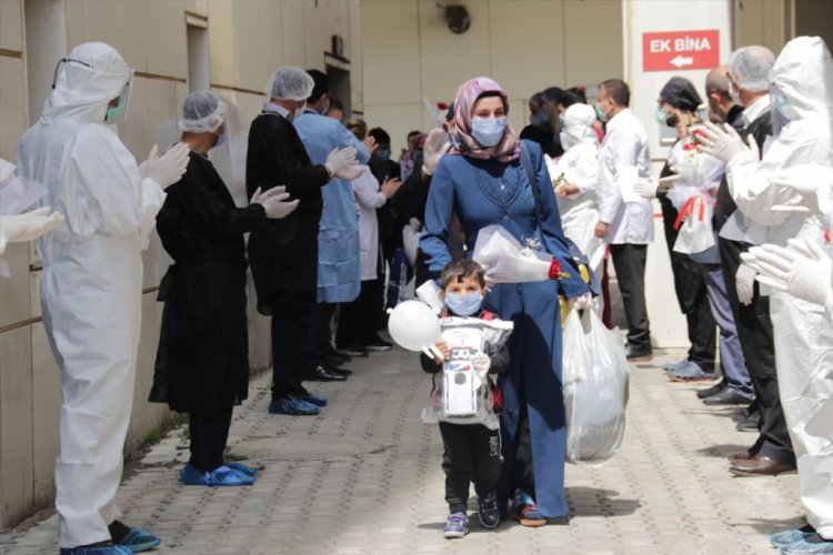 Muş'ta 11 kişi alkışlarla taburcu edildi
