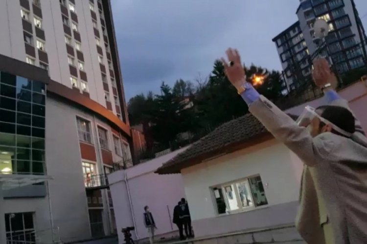 Karantinadaki vatandaşlara kemen&ccedil;eyle moral konseri