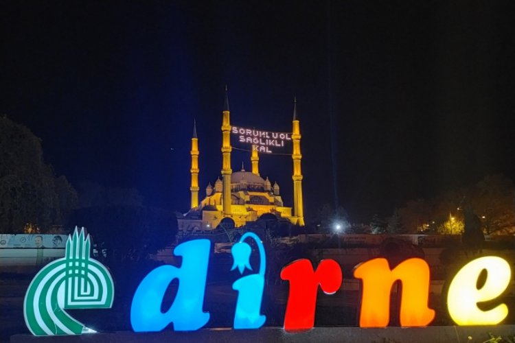 Edirne'de 'Sorumlu ol, sağlıklı kal' mahyası