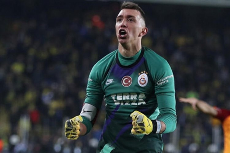 Galatasaray'da Muslera imzayı atıyor!