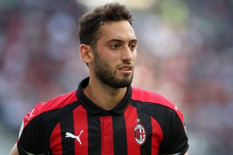 Hakan &Ccedil;alhanoğlu 5 yıllığına imzalıyor!