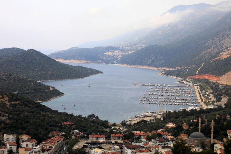 Kaş Belediye Başkanı Ulutaş: Bu s&uuml;re&ccedil;te vaka g&ouml;r&uuml;lmeyen il&ccedil;emize gelmeyin