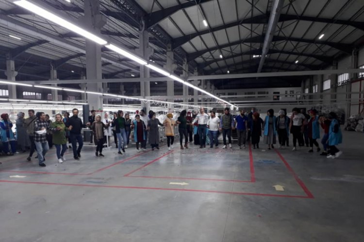 Fabrikada halaylı doğum g&uuml;n&uuml; kutlayan 15 kişiye para cezası