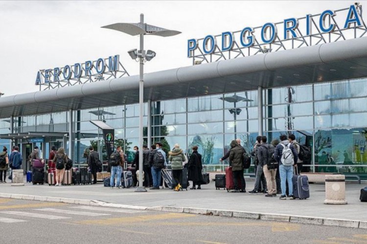 Karadağ'daki 80 T&uuml;rk vatandaşı &uuml;lkeden ayrıldı