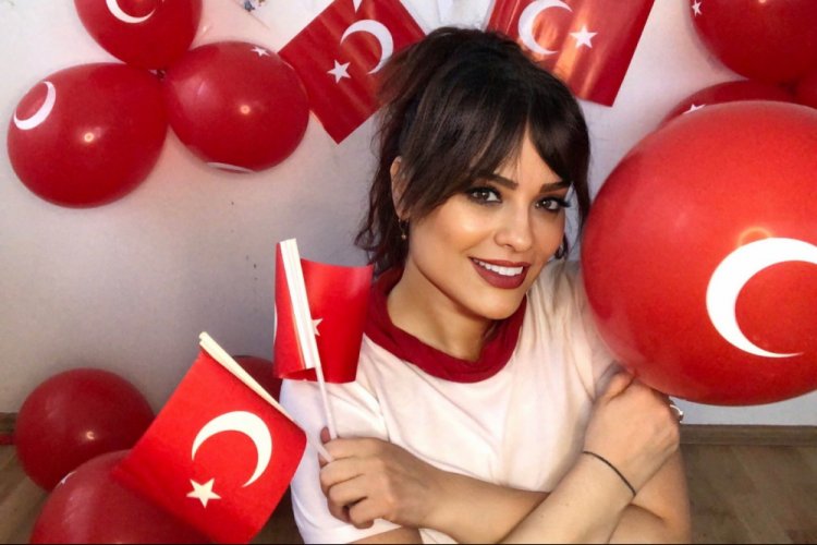 Reyhan Karaca'dan 23 Nisan pozu