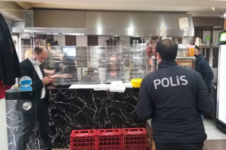 Bursa'da g&ouml;revi başında olanlara &uuml;cretsiz ikramda bulundular