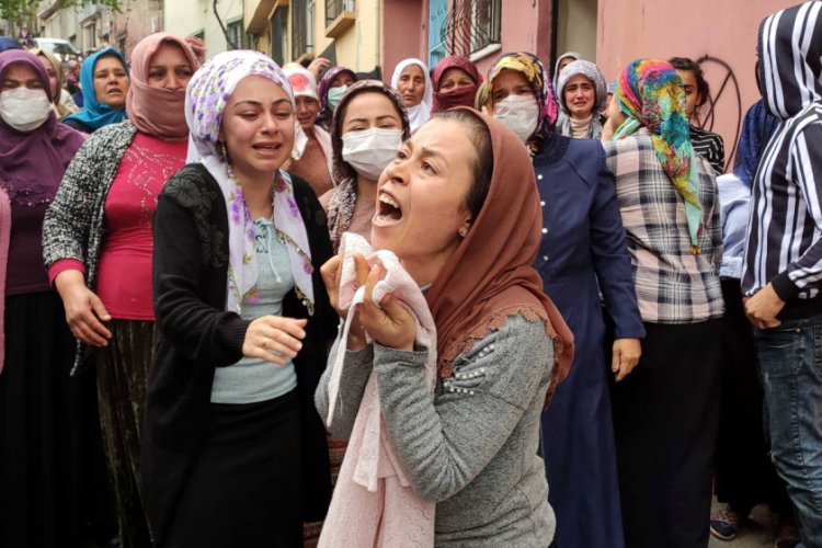 Babasının d&ouml;verek &ouml;ld&uuml;rd&uuml;ğ&uuml; Ceylan, toprağa verildi