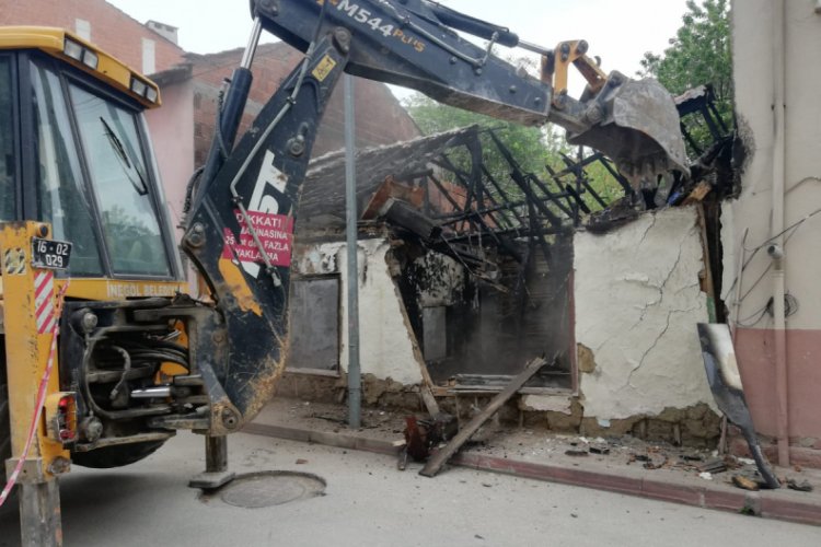 Bursa'da 2 binanın yıkımı yapıldı