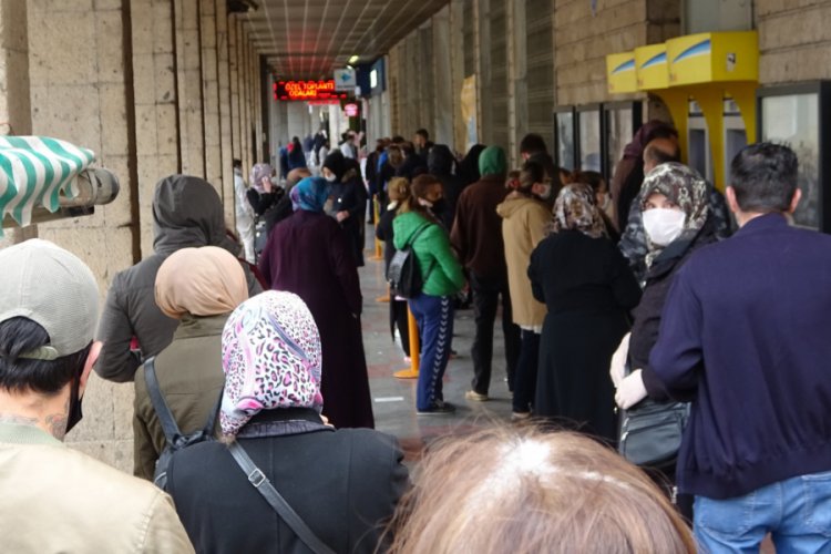 Bursa'da kuyruğun başı var, sonu yok