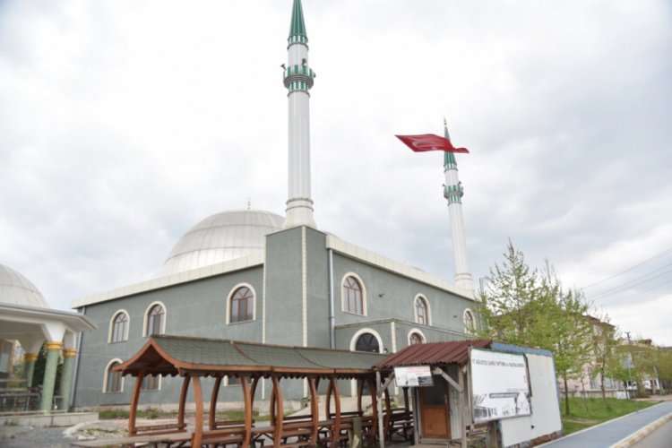 Kocaeli'de minareler ay yıldızla donatıldı