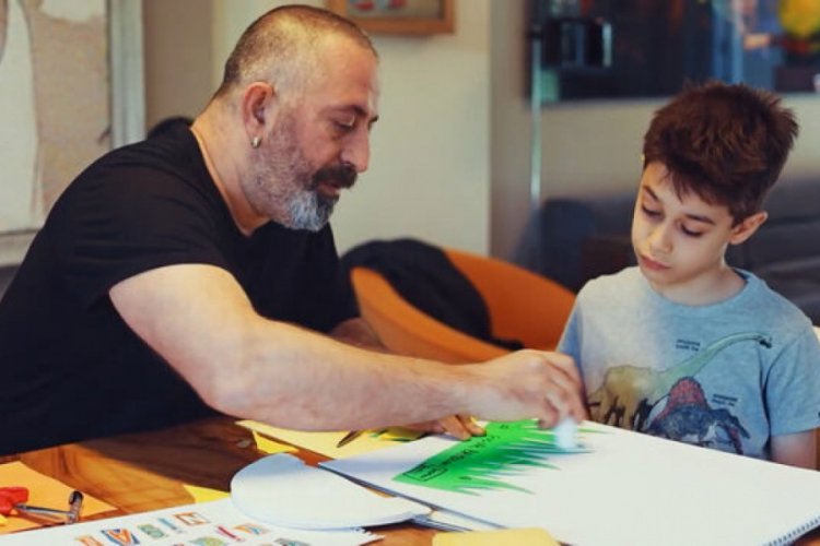 Cem Yılmaz 23 Nisan'a &ouml;zel oğluyla reklamda oynadı