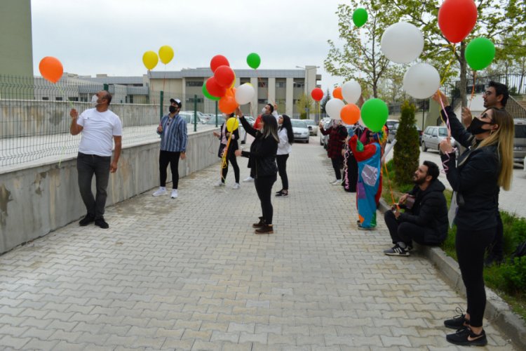 L&ouml;semili &ccedil;ocuklara 23 Nisan s&uuml;rprizi
