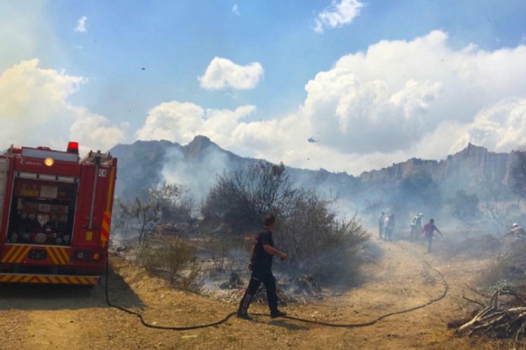 Makilik alanda &ccedil;ıkan yangın s&ouml;nd&uuml;r&uuml;ld&uuml;