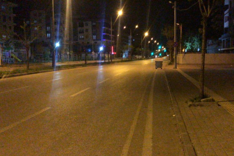 Bursa sokakları yasak sonrası sessizliğe b&uuml;r&uuml;nd&uuml;