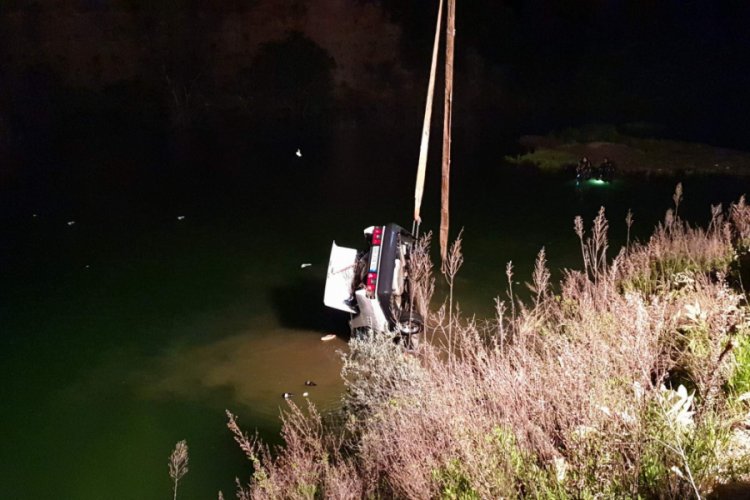 Kontrolden &ccedil;ıkan ara&ccedil; baraj g&ouml;letine u&ccedil;tu: 1 &ouml;l&uuml;