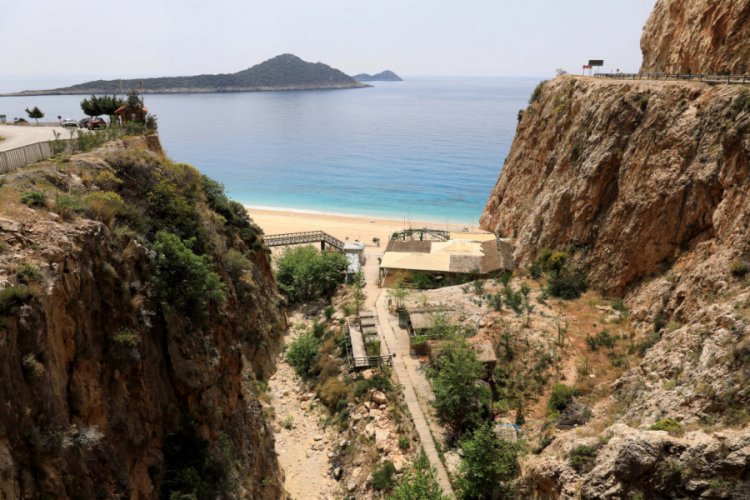 Kaputaş Plajı sessizliğe b&uuml;r&uuml;nd&uuml;
