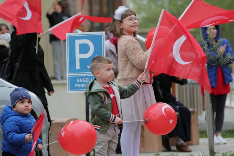 Bursalı &ccedil;ocuklara 23 Nisan s&uuml;rprizi