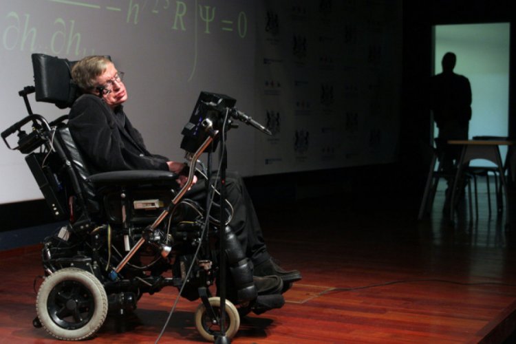 Hawking'in evdeki solunum cihazı hastaneye bağışlandı