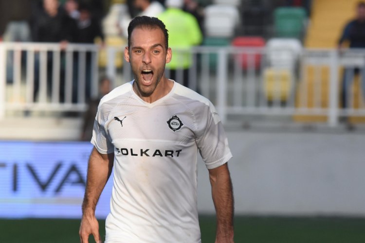Altay'da Paixao gol atıp bonus kazanıyor