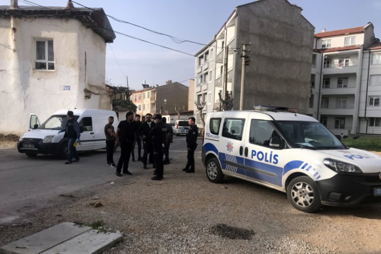 Husumetlisine silahla saldırdı
