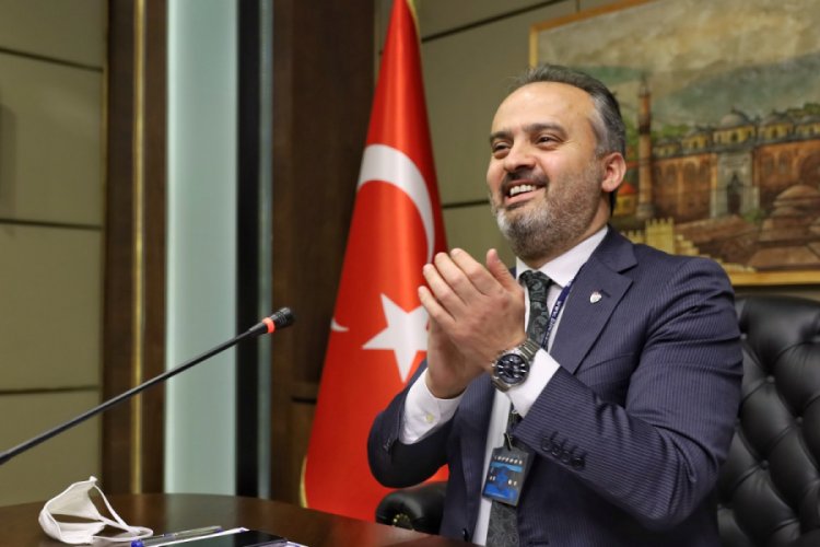 Bursa'da karantinadan sıkılan Ebrar'a doğum g&uuml;n&uuml; s&uuml;rprizi