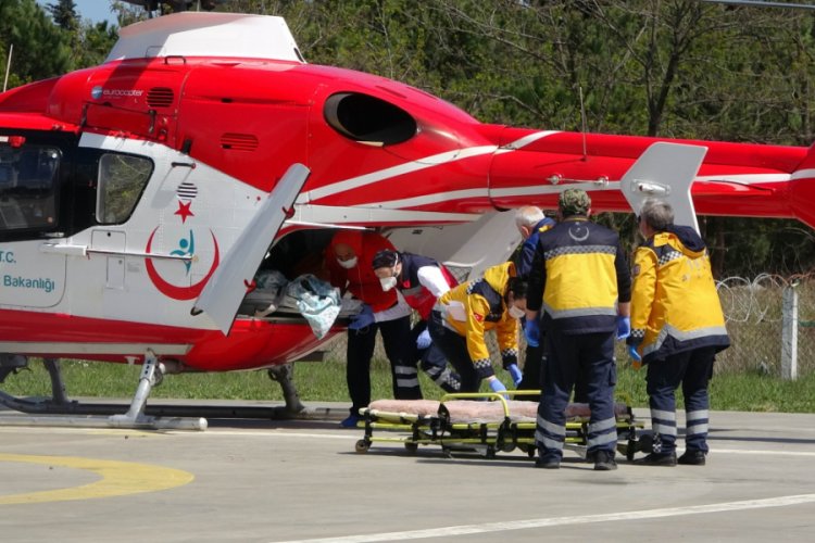 Yaşlı adam ambulans helikopterle hastaneye yetiştirildi