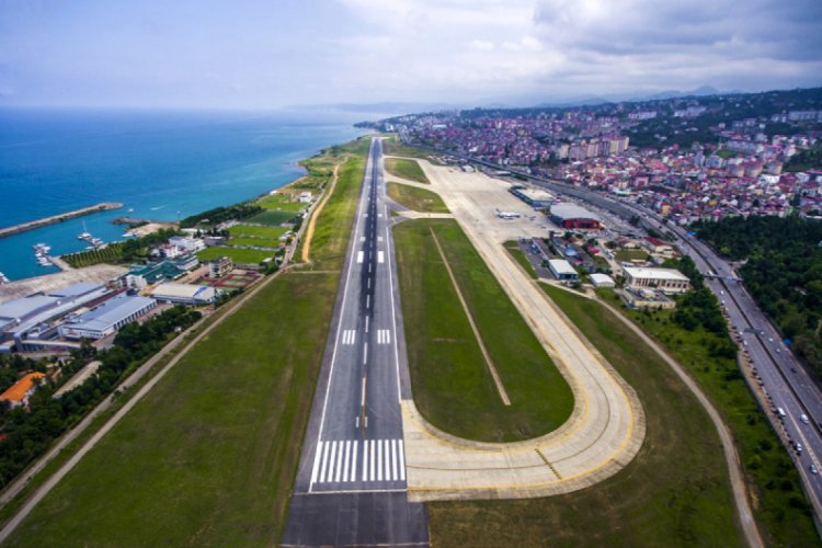 Pisti onarıma alınan Trabzon Havalimanı u&ccedil;uşa kapatıldı